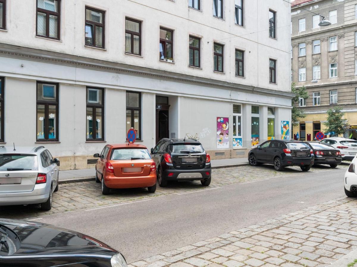 Elegant Apartment In Vienna With Patio Exterior photo